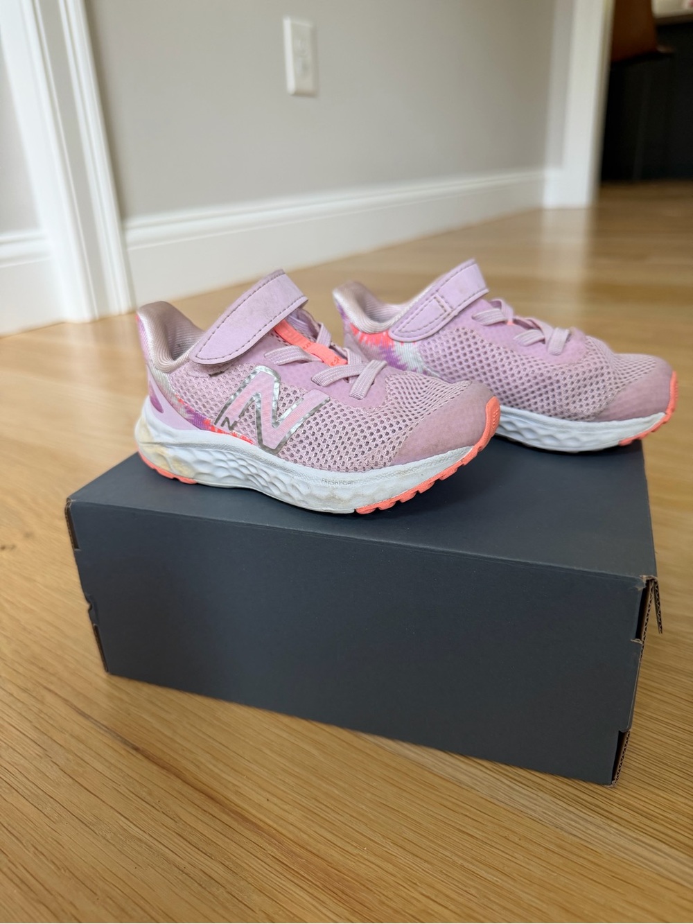 New Balance Kids Pink and Coral Hook-and-Loop Running Sneakers
